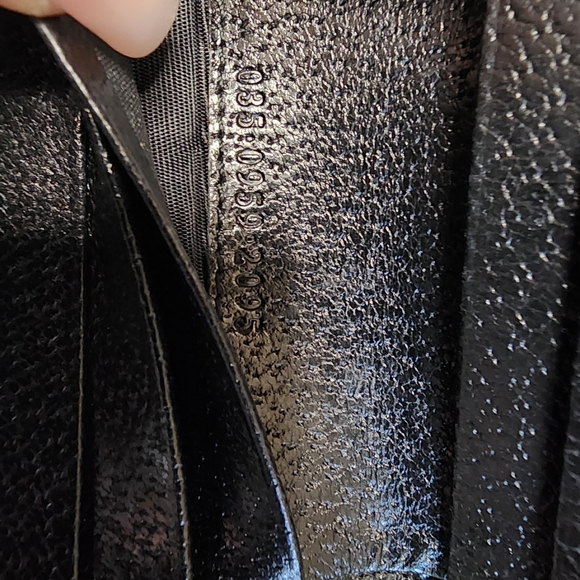 GUC Gucci G Clasp Compact Leather Wallet - Picture 12 of 16